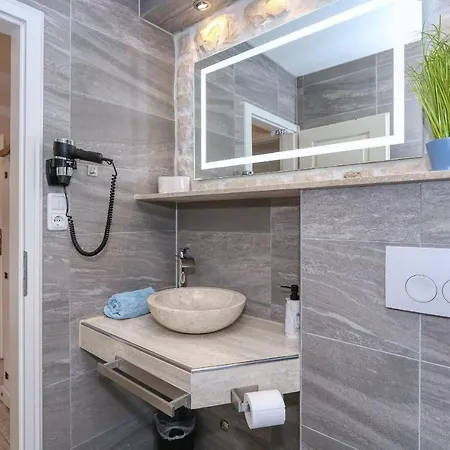4 Modern Und Stilvoll Mit Balkon In Strandnaehe *