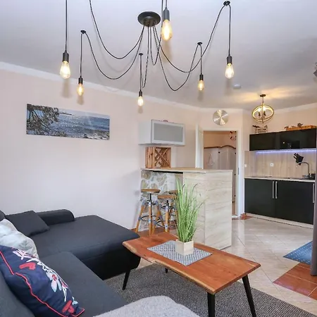 4 Modern Und Stilvoll Mit Balkon In Strandnaehe דירה