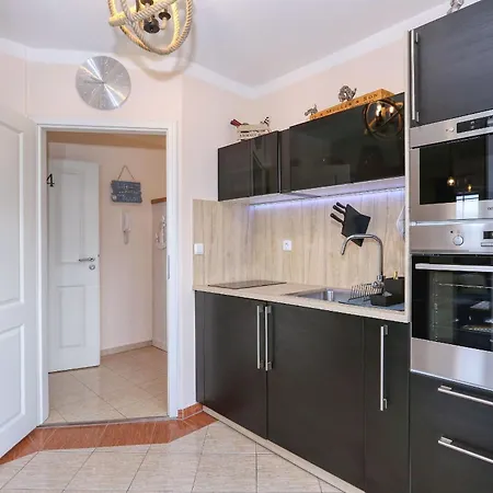 4 Modern Und Stilvoll Mit Balkon In Strandnaehe Zaton (Zadar)