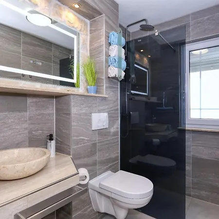 4 Modern Und Stilvoll Mit Balkon In Strandnaehe Lägenhet Zaton (Zadar)