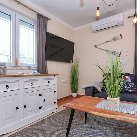 Lägenhet 4 Modern Und Stilvoll Mit Balkon In Strandnaehe Zaton (Zadar)