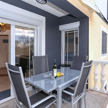 Lägenhet 4 Modern Und Stilvoll Mit Balkon In Strandnaehe
