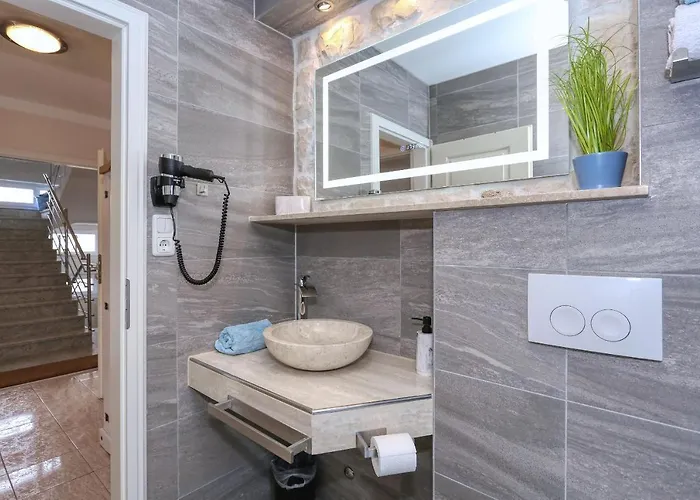 4 Modern Und Stilvoll Mit Balkon In Strandnaehe *
