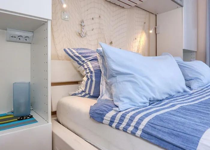 Διαμέρισμα 4 Modern Und Stilvoll Mit Balkon In Strandnaehe Zaton (Zadar)
