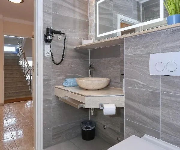 4 Modern Und Stilvoll Mit Balkon In Strandnaehe Διαμέρισμα Zaton (Zadar)