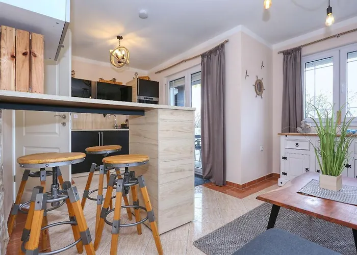 Διαμέρισμα 4 Modern Und Stilvoll Mit Balkon In Strandnaehe