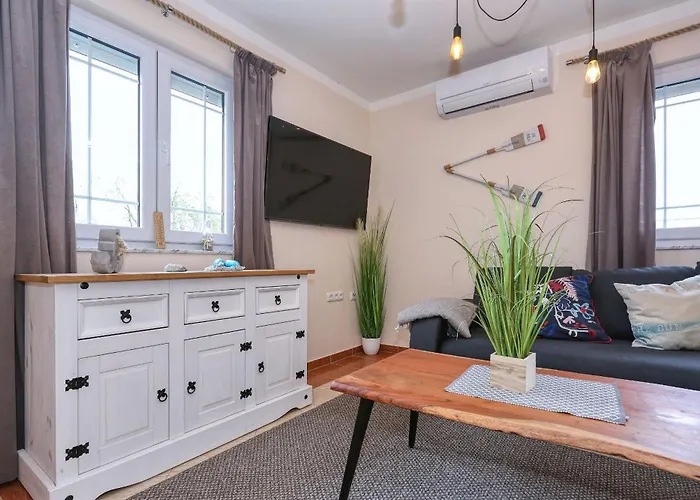 Διαμέρισμα 4 Modern Und Stilvoll Mit Balkon In Strandnaehe Zaton (Zadar)