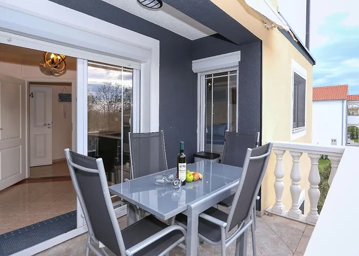 Διαμέρισμα 4 Modern Und Stilvoll Mit Balkon In Strandnaehe