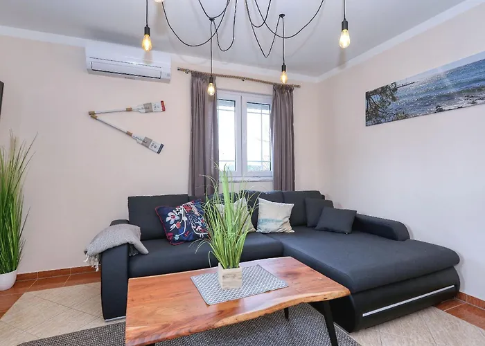 Διαμέρισμα 4 Modern Und Stilvoll Mit Balkon In Strandnaehe Zaton (Zadar)